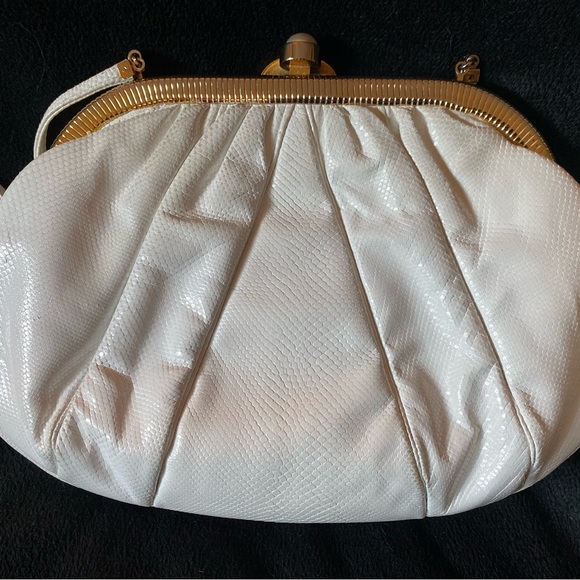 Judith Leiber Vintage white Leather Lion Clutch with 3” gold metal comb - Picture 8 of 13